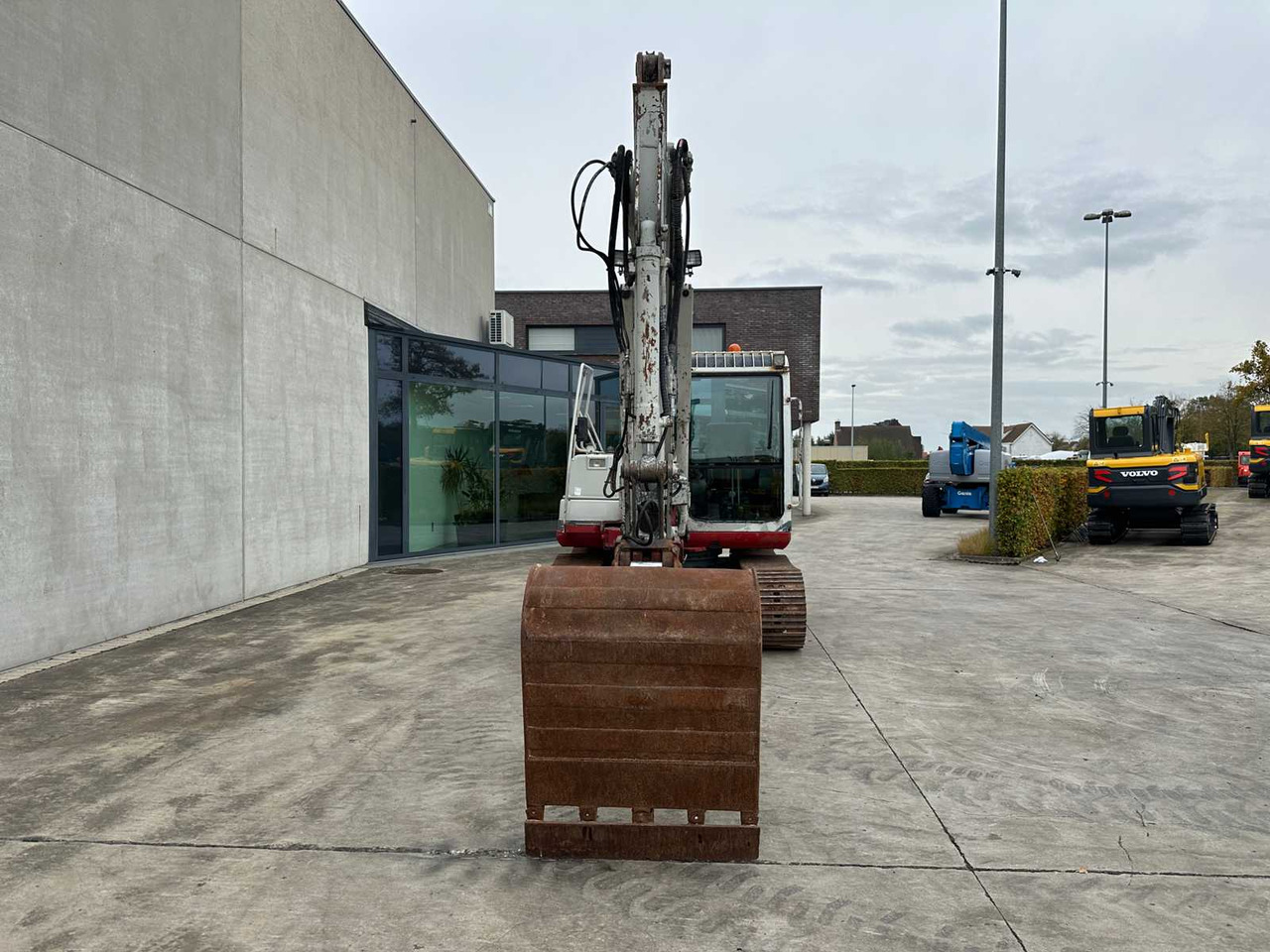 Takeuchi TAKEUCHI - 2007 - TB175 - MIDI EXCAVATOR - Pelle sur chenille: photos 2 Takeuchi TAKEUCHI - 2007 - TB175 - MIDI EXCAVATOR - Pelle sur chenille: photos 2