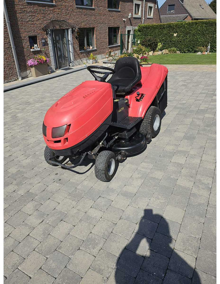 Tractor-type mower - Motofaucheuse: photos 2 Tractor-type mower - Motofaucheuse: photos 2