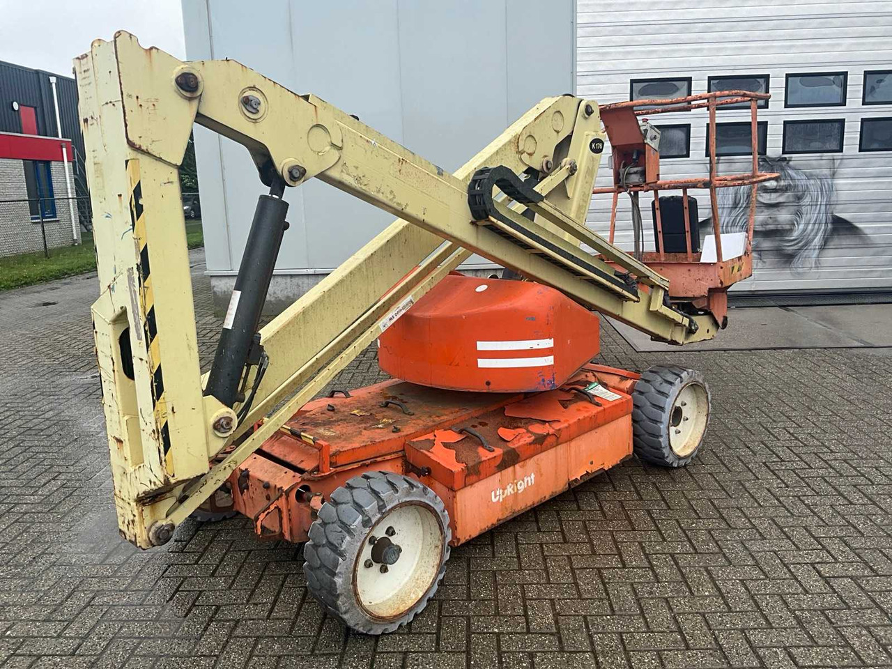 "UPRIGHT" - AB38N - ARTICULATED TELESCOPIC BOOM LIFT - 2007 - Nacelle: photos 3 "UPRIGHT" - AB38N - ARTICULATED TELESCOPIC BOOM LIFT - 2007 - Nacelle: photos 3