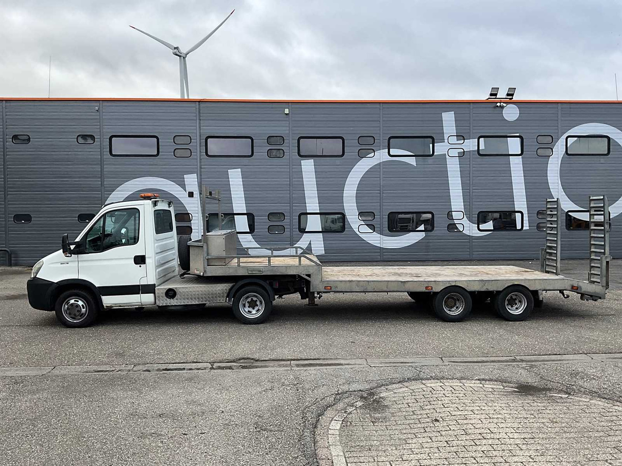 2006 IVECO DAILY 35C18 WITH VELDHUIZEN SEMI-TRAILER BE COMBINATION - Véhicule utilitaire: photos 2 2006 IVECO DAILY 35C18 WITH VELDHUIZEN SEMI-TRAILER BE COMBINATION - Véhicule utilitaire: photos 2