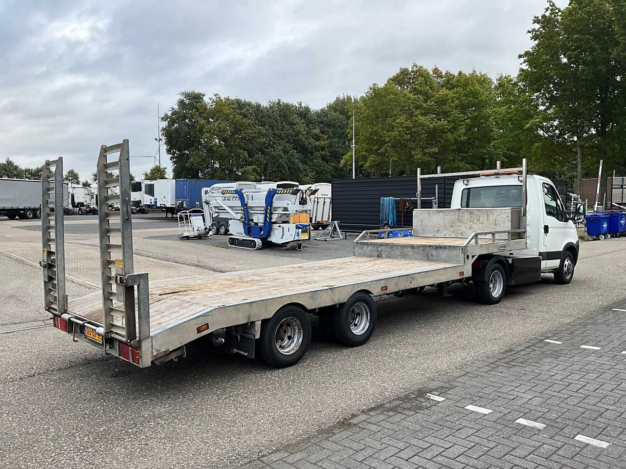 2006 IVECO DAILY 35C18 WITH VELDHUIZEN SEMI-TRAILER BE COMBINATION - Véhicule utilitaire: photos 5 2006 IVECO DAILY 35C18 WITH VELDHUIZEN SEMI-TRAILER BE COMBINATION - Véhicule utilitaire: photos 5