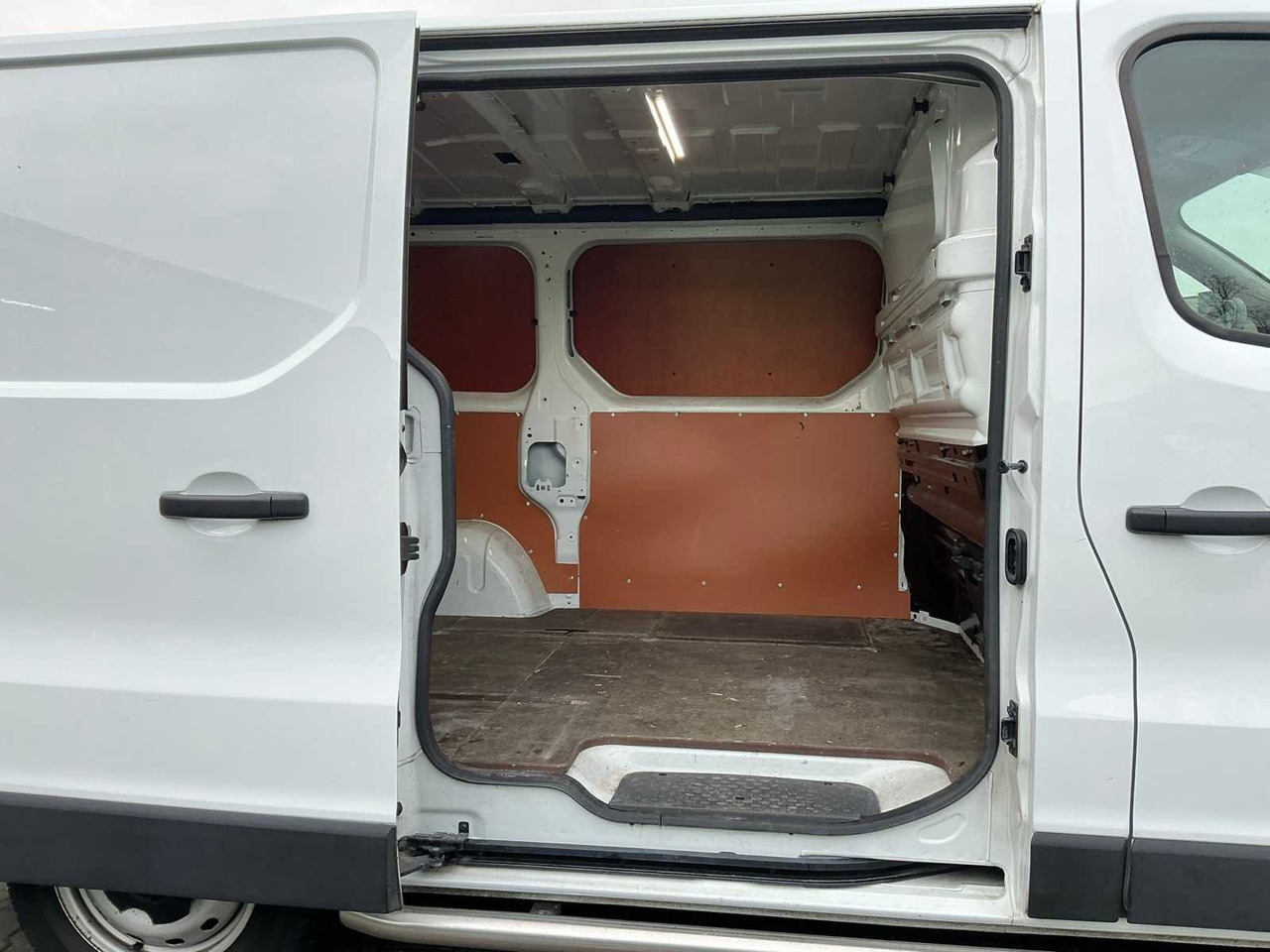 Véhicule utilitaire 2020 RENAULT TRAFIC 1.6DCI 95 T95 L1H1 COMFORT COMMERCIAL VEHICLE: photos 31 Véhicule utilitaire 2020 RENAULT TRAFIC 1.6DCI 95 T95 L1H1 COMFORT COMMERCIAL VEHICLE: photos 31