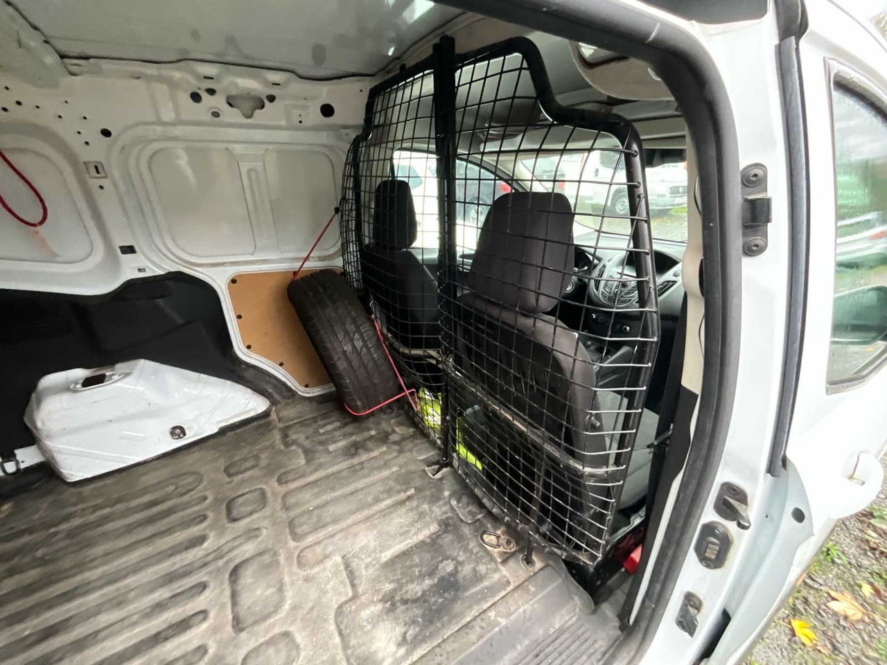 Véhicule utilitaire FORD TRANSIT COURIER VAN: photos 15 Véhicule utilitaire FORD TRANSIT COURIER VAN: photos 15