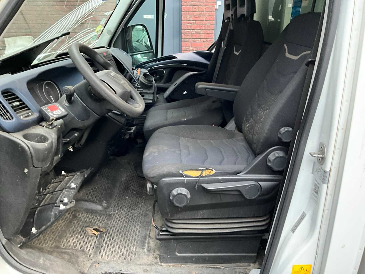 IVECO DAILY 35C14 REFRIGERATED TRUCK - COMMERCIAL VEHICLE (DAMAGE) - Véhicule utilitaire: photos 4 IVECO DAILY 35C14 REFRIGERATED TRUCK - COMMERCIAL VEHICLE (DAMAGE) - Véhicule utilitaire: photos 4