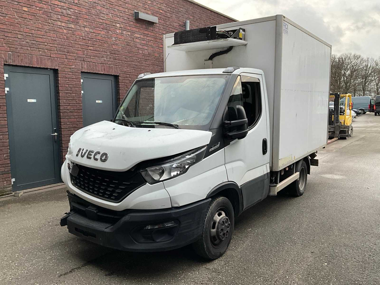 IVECO DAILY 35C14 REFRIGERATED TRUCK - COMMERCIAL VEHICLE (DAMAGE) - Véhicule utilitaire: photos 1 IVECO DAILY 35C14 REFRIGERATED TRUCK - COMMERCIAL VEHICLE (DAMAGE) - Véhicule utilitaire: photos 1