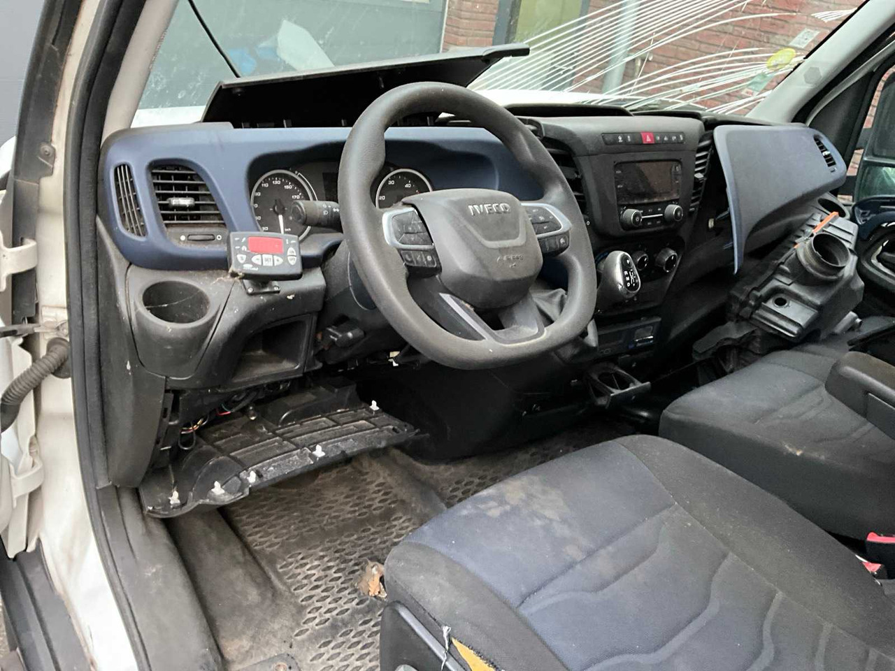 IVECO DAILY 35C14 REFRIGERATED TRUCK - COMMERCIAL VEHICLE (DAMAGE) - Véhicule utilitaire: photos 5 IVECO DAILY 35C14 REFRIGERATED TRUCK - COMMERCIAL VEHICLE (DAMAGE) - Véhicule utilitaire: photos 5