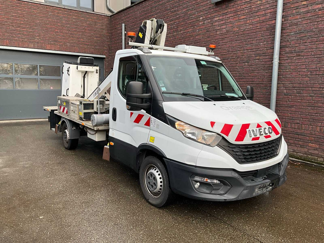 IVECO DAILY 35S14 AERIAL PLATFORM - COMMERCIAL VEHICLE (DAMAGE) - Véhicule utilitaire: photos 3 IVECO DAILY 35S14 AERIAL PLATFORM - COMMERCIAL VEHICLE (DAMAGE) - Véhicule utilitaire: photos 3