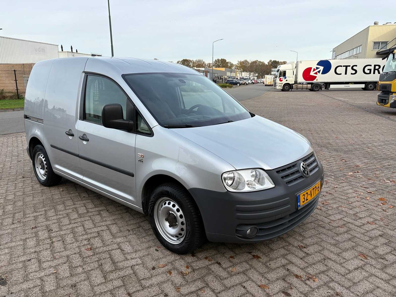 VOLKSWAGEN - CADDY - 2.0 SDI - 32-VTP-6 - Véhicule utilitaire: photos 2 VOLKSWAGEN - CADDY - 2.0 SDI - 32-VTP-6 - Véhicule utilitaire: photos 2