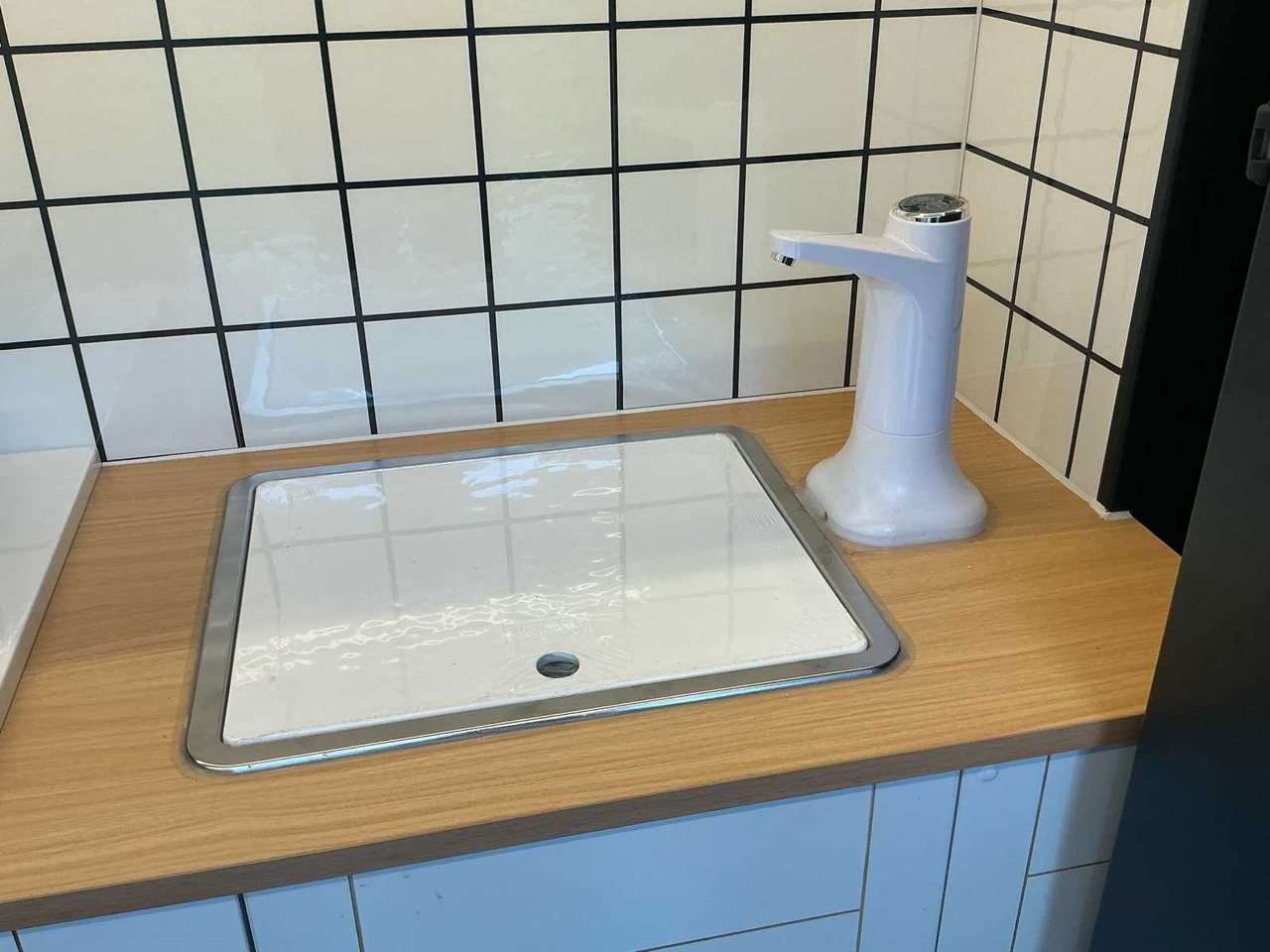 Véhicule utilitaire VOLKSWAGEN CRAFTER TDI L2H2 CAMPER BUS HZG-42-R: photos 13