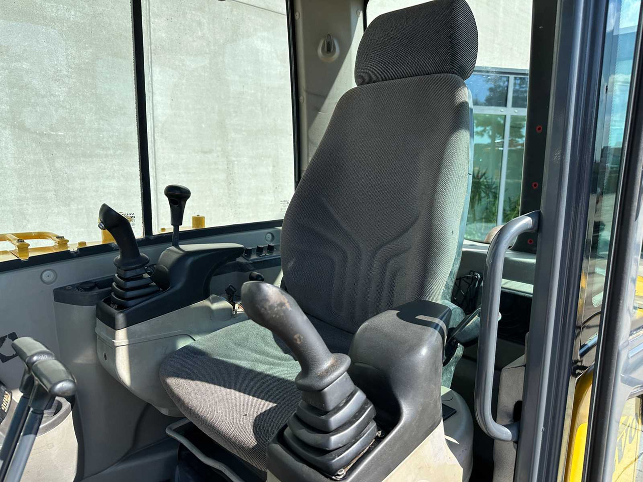 Pelle sur chenille Volvo EC60C: photos 28