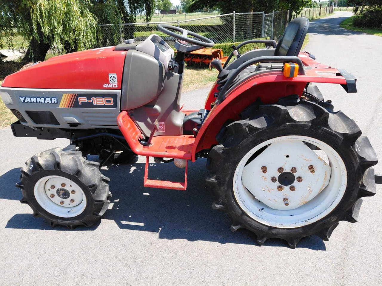 Yanmar F180 - Micro tracteur: photos 1 Yanmar F180 - Micro tracteur: photos 1
