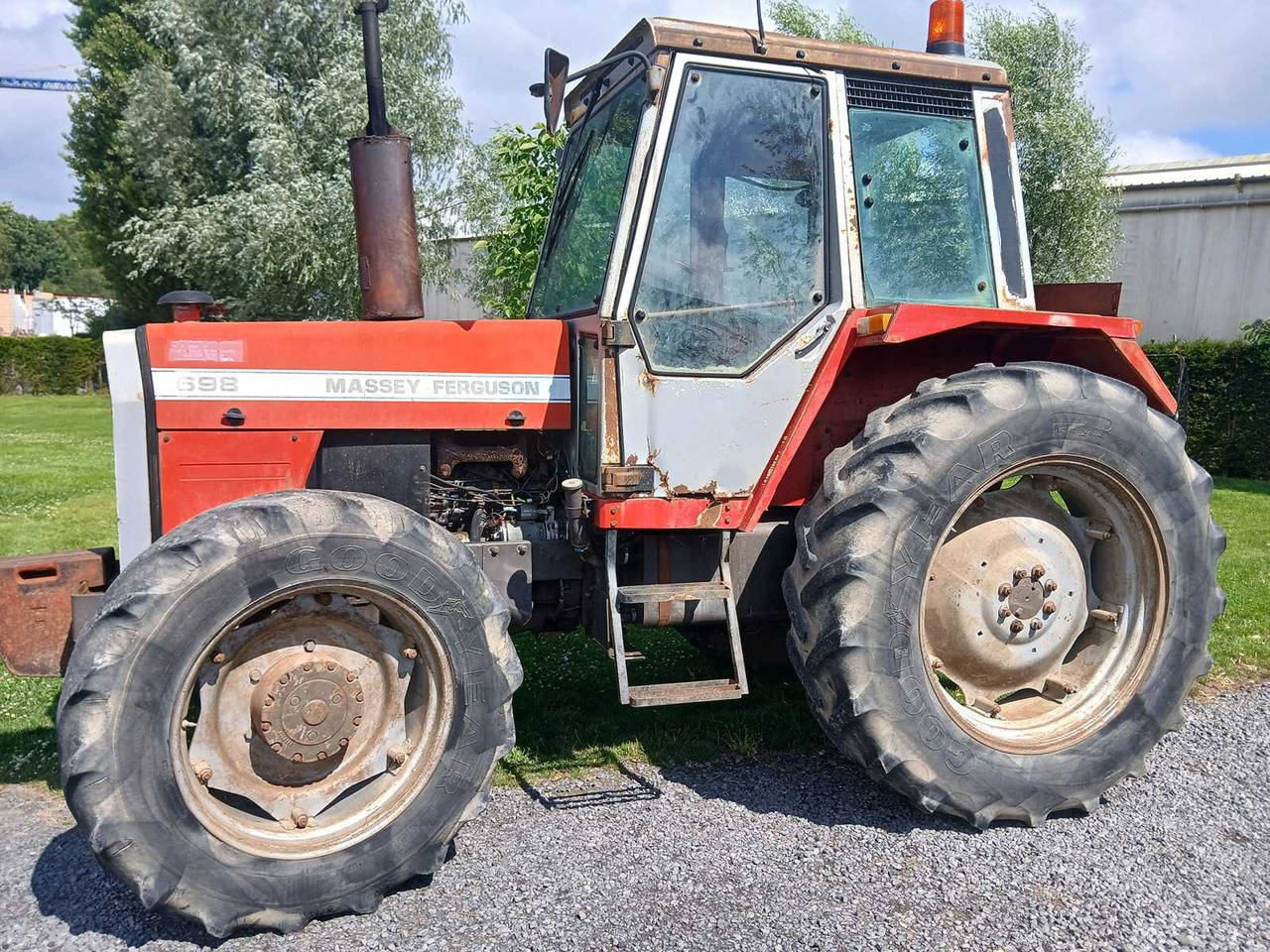 Massey Ferguson 698 - Tracteur agricole: photos 2 Massey Ferguson 698 - Tracteur agricole: photos 2