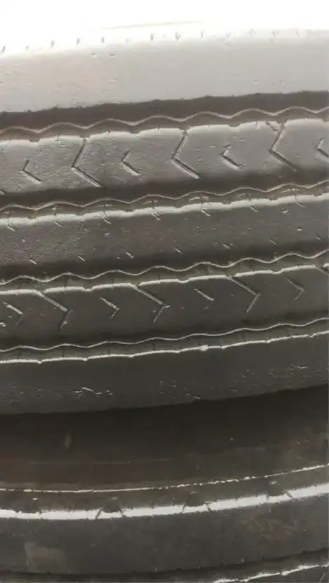 Dunlop Band + velg 255/70x22.5 - Pneu pour Camion: photos 1 Dunlop Band + velg 255/70x22.5 - Pneu pour Camion: photos 1