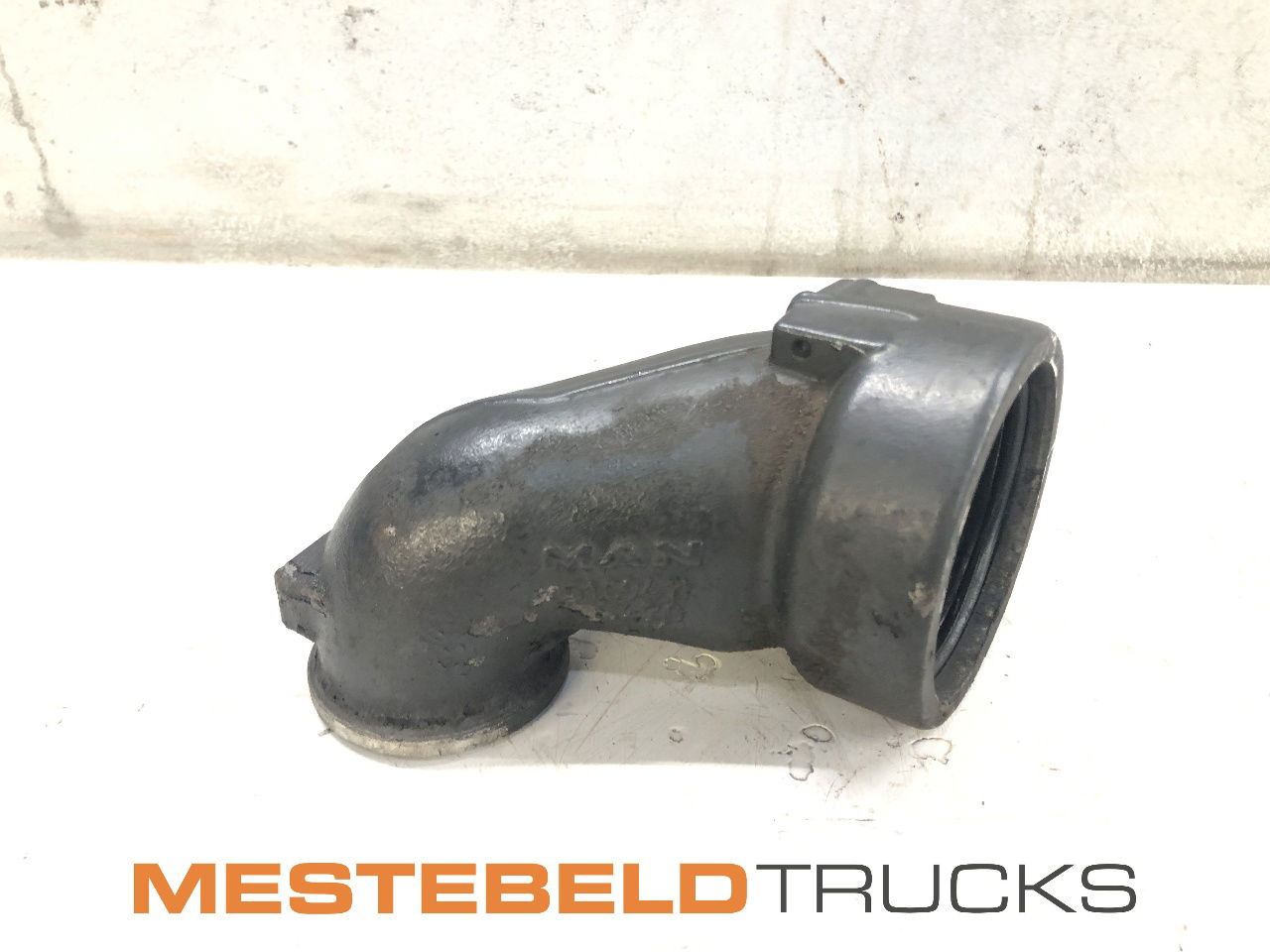MAN Luchtinlaatbuis van een D2876 LF 12 - Moteur pour Camion: photos 1 MAN Luchtinlaatbuis van een D2876 LF 12 - Moteur pour Camion: photos 1