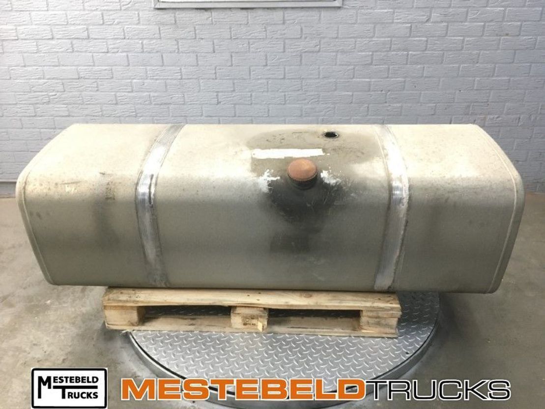 Mercedes-Benz Brandstoftank 590 liter - Système de carburant pour Véhicule utilitaire: photos 1 Mercedes-Benz Brandstoftank 590 liter - Système de carburant pour Véhicule utilitaire: photos 1