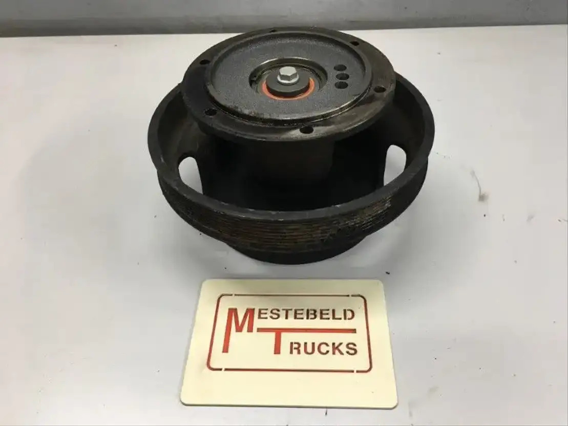 Mercedes-Benz Poelie met ventilatorflens Actros - Moteur et pièces pour Camion: photos 1 Mercedes-Benz Poelie met ventilatorflens Actros - Moteur et pièces pour Camion: photos 1