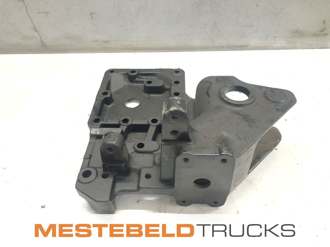 Renault Steun v. dwarsbalk Midlum - Frame/ Châssis pour Camion: photos 1 Renault Steun v. dwarsbalk Midlum - Frame/ Châssis pour Camion: photos 1