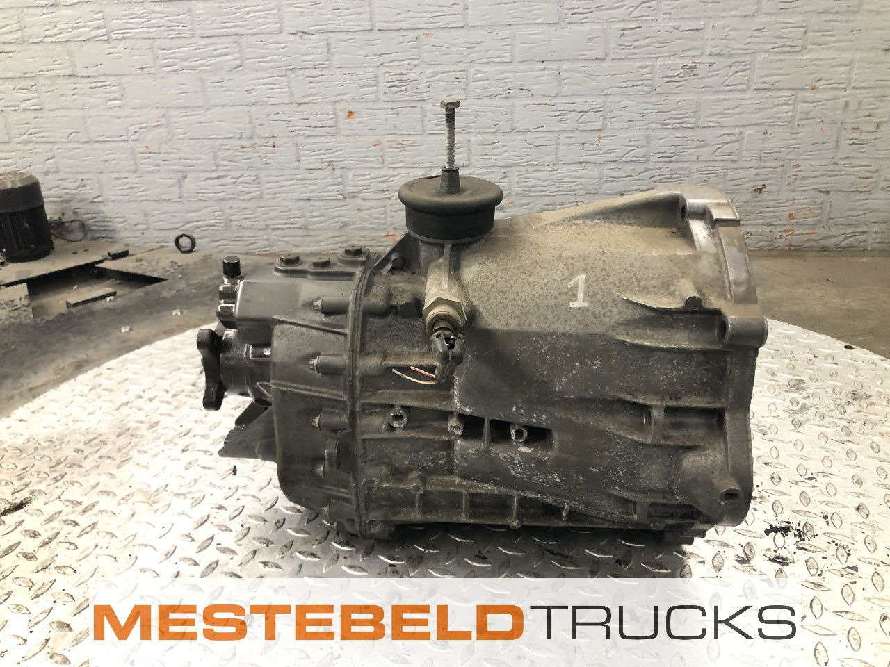 Volkswagen Versnellingsbak Crafter LT 2.5 G28-5R - Boîte de vitesse et pièces pour Camion: photos 3 Volkswagen Versnellingsbak Crafter LT 2.5 G28-5R - Boîte de vitesse et pièces pour Camion: photos 3