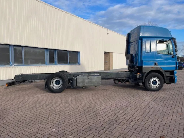 DAF CF 85.430 Manual gear Euro 4 - Châssis cabine: photos 5 DAF CF 85.430 Manual gear Euro 4 - Châssis cabine: photos 5