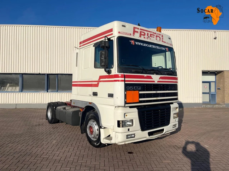 DAF XF 95.430 Manual-Gear Euro 3 - Tracteur routier: photos 1 DAF XF 95.430 Manual-Gear Euro 3 - Tracteur routier: photos 1