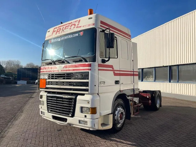 DAF XF 95.430 Manual-Gear Euro 3 - Tracteur routier: photos 3 DAF XF 95.430 Manual-Gear Euro 3 - Tracteur routier: photos 3
