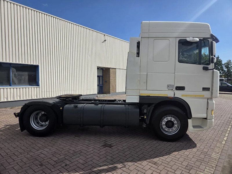 DAF XF 95.430 Manual gear Euro 3 - Tracteur routier: photos 2 DAF XF 95.430 Manual gear Euro 3 - Tracteur routier: photos 2