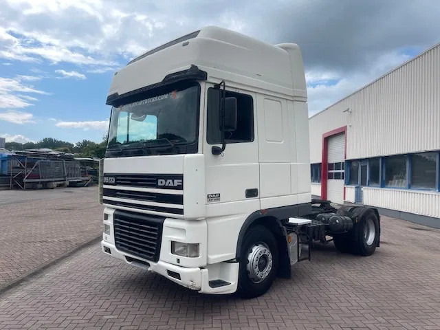 DAF XF 95.480 Euro 2 Manual-gear - Tracteur routier: photos 3 DAF XF 95.480 Euro 2 Manual-gear - Tracteur routier: photos 3