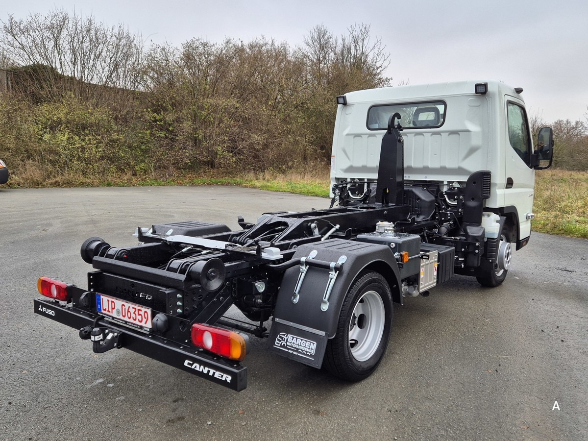 FUSO 3C15 Duonic Aut.City Abrollkipper AHK 3.5T sofor - Camion ampliroll: photos 5 FUSO 3C15 Duonic Aut.City Abrollkipper AHK 3.5T sofor - Camion ampliroll: photos 5