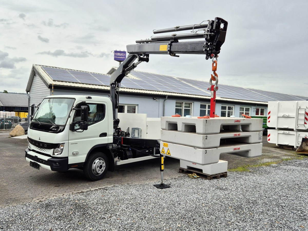 FUSO FUSO 9C18 Canter Alu Pritsche 5.5m Kran 3x hydr. - Utilitaire plateau: photos 1 FUSO FUSO 9C18 Canter Alu Pritsche 5.5m Kran 3x hydr. - Utilitaire plateau: photos 1