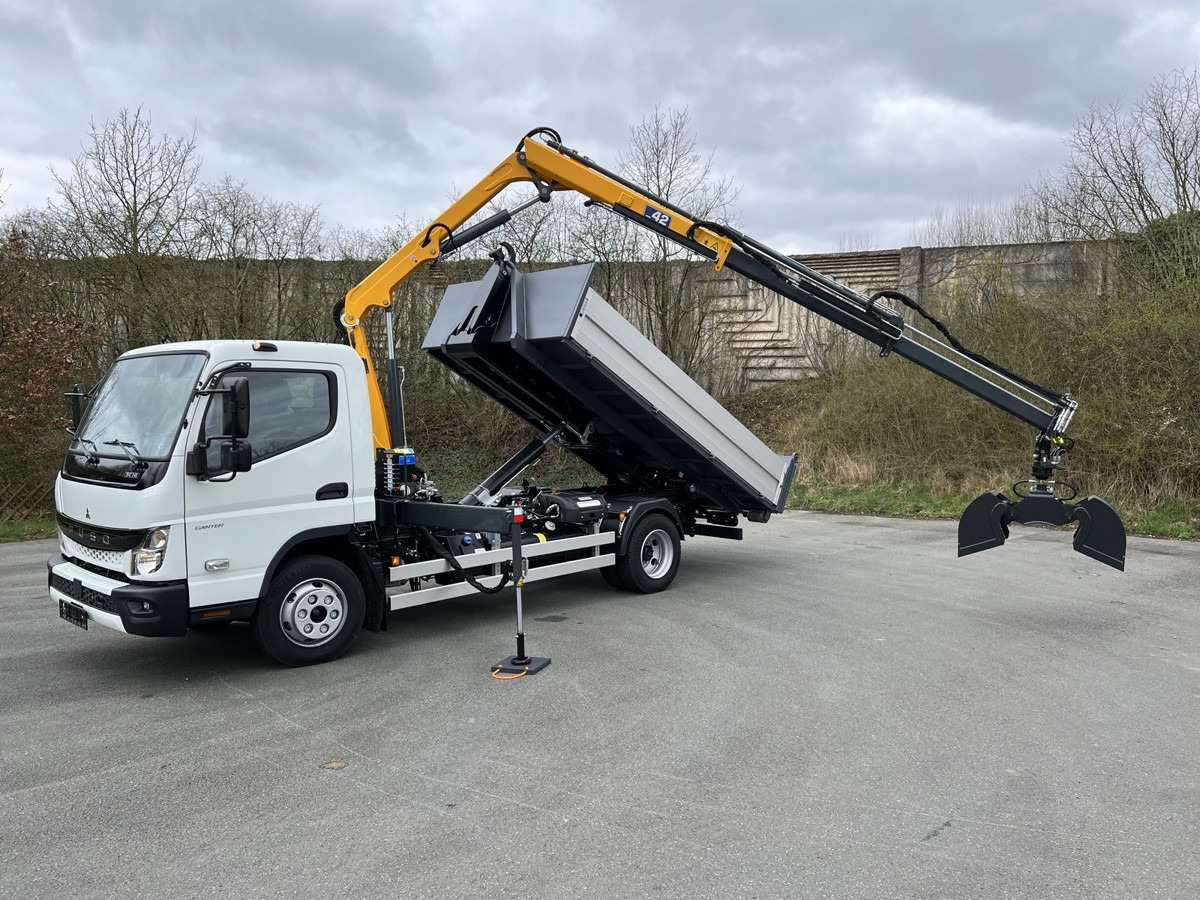FUSO FUSO 9C18 City Abrollkipper + Ladekran m.Greifer - Camion ampliroll, Camion grue: photos 2 FUSO FUSO 9C18 City Abrollkipper + Ladekran m.Greifer - Camion ampliroll, Camion grue: photos 2
