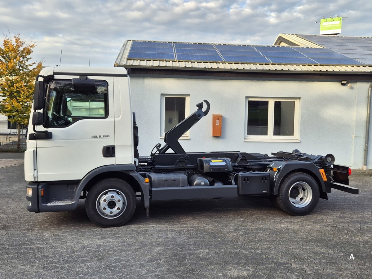 MAN TGL 8.190 BL City Abrollkipper Aut., 2 x AHK sof - Camion ampliroll: photos 4 MAN TGL 8.190 BL City Abrollkipper Aut., 2 x AHK sof - Camion ampliroll: photos 4