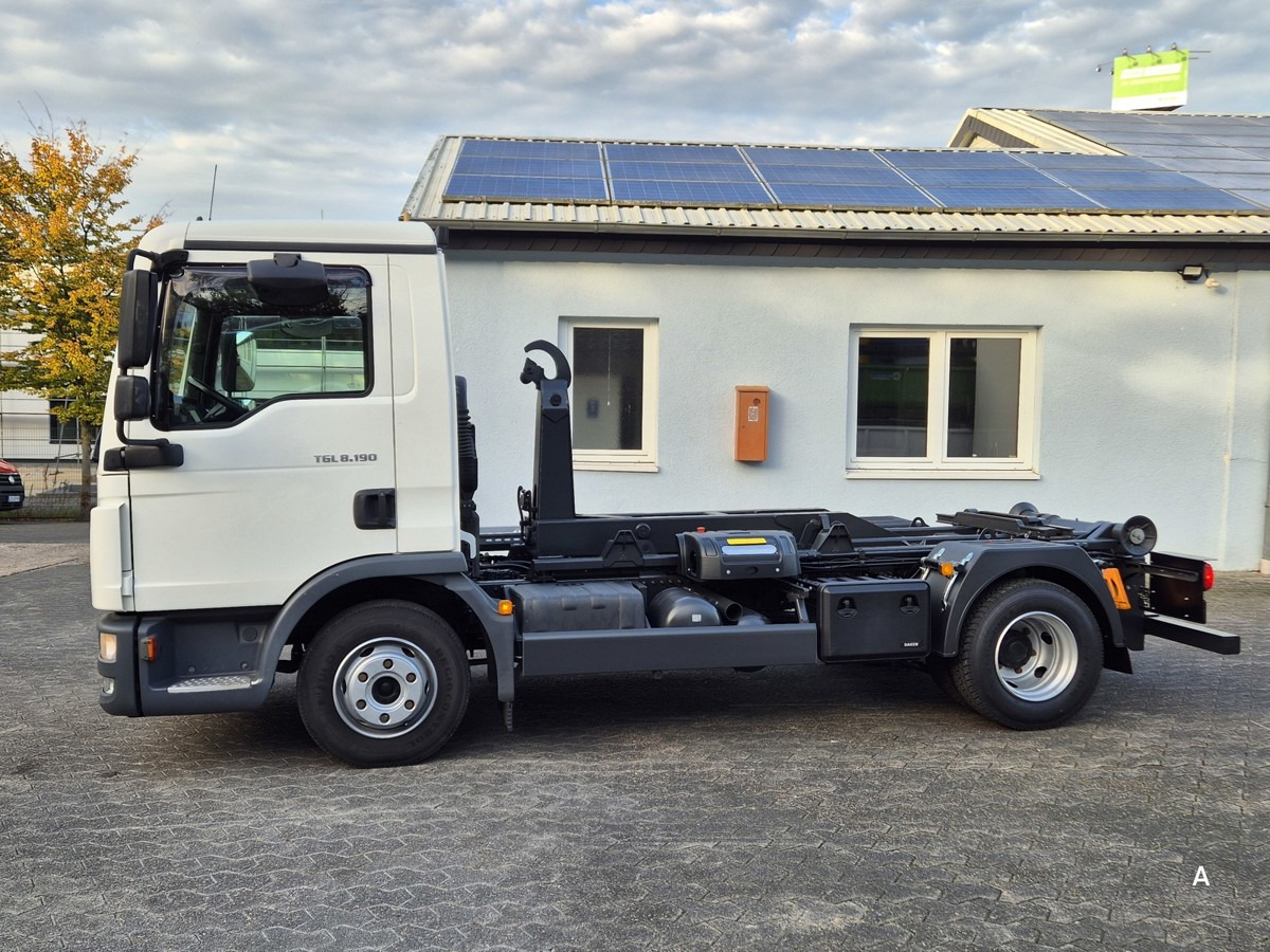 MAN TGL 8.190 BL City Abrollkipper Aut., 2 x AHK sof - Camion ampliroll: photos 3 MAN TGL 8.190 BL City Abrollkipper Aut., 2 x AHK sof - Camion ampliroll: photos 3