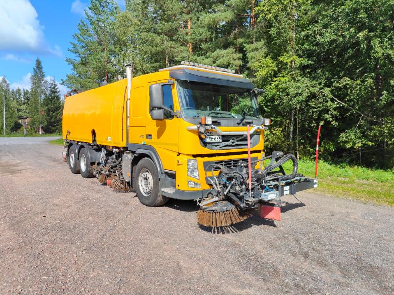 Balayeuse de voirie Beam S12000 Volvo FM450