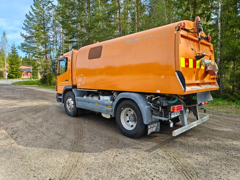 Bucher Cityfant 60 MB Atego - Balayeuse de voirie: photos 4 Bucher Cityfant 60 MB Atego - Balayeuse de voirie: photos 4