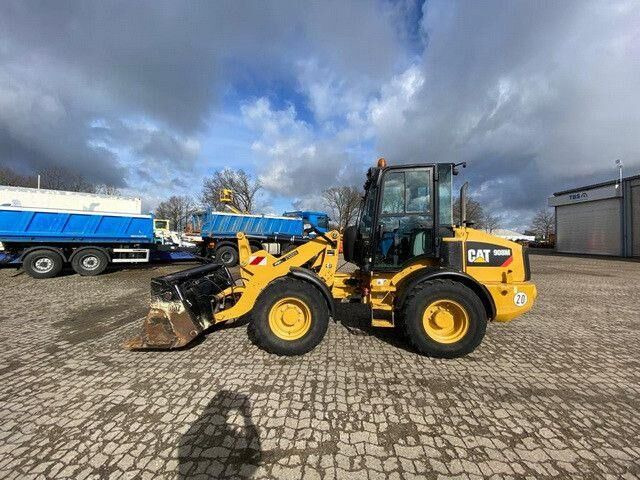 Caterpillar 908M, 4+1 Schaufel, Palettengabel, wenig Std. - Chargeuse sur pneus: photos 2 Caterpillar 908M, 4+1 Schaufel, Palettengabel, wenig Std. - Chargeuse sur pneus: photos 2