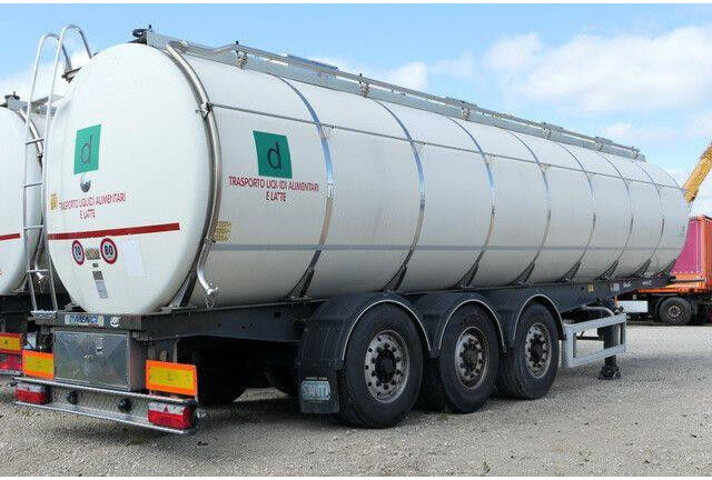 Menci SA 105, isoliert, 32m³, 4 Kammern, Alu-Felgen - Semi-remorque citerne: photos 3 Menci SA 105, isoliert, 32m³, 4 Kammern, Alu-Felgen - Semi-remorque citerne: photos 3