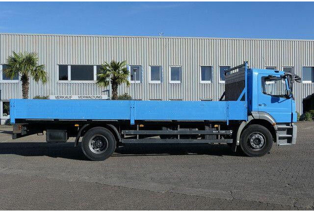 Mercedes-Benz 1824 L Axor 4x2, 3. Sitz, AHK, Gerüstbau, Klima - Camion plateau: photos 4 Mercedes-Benz 1824 L Axor 4x2, 3. Sitz, AHK, Gerüstbau, Klima - Camion plateau: photos 4
