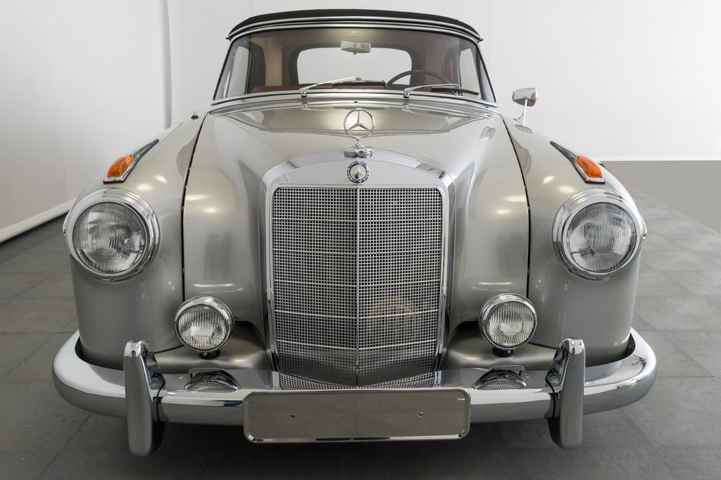 Voiture Mercedes-Benz 220 SE/Cabrio/Matching Number/ClassicData 1/Pont: photos 8