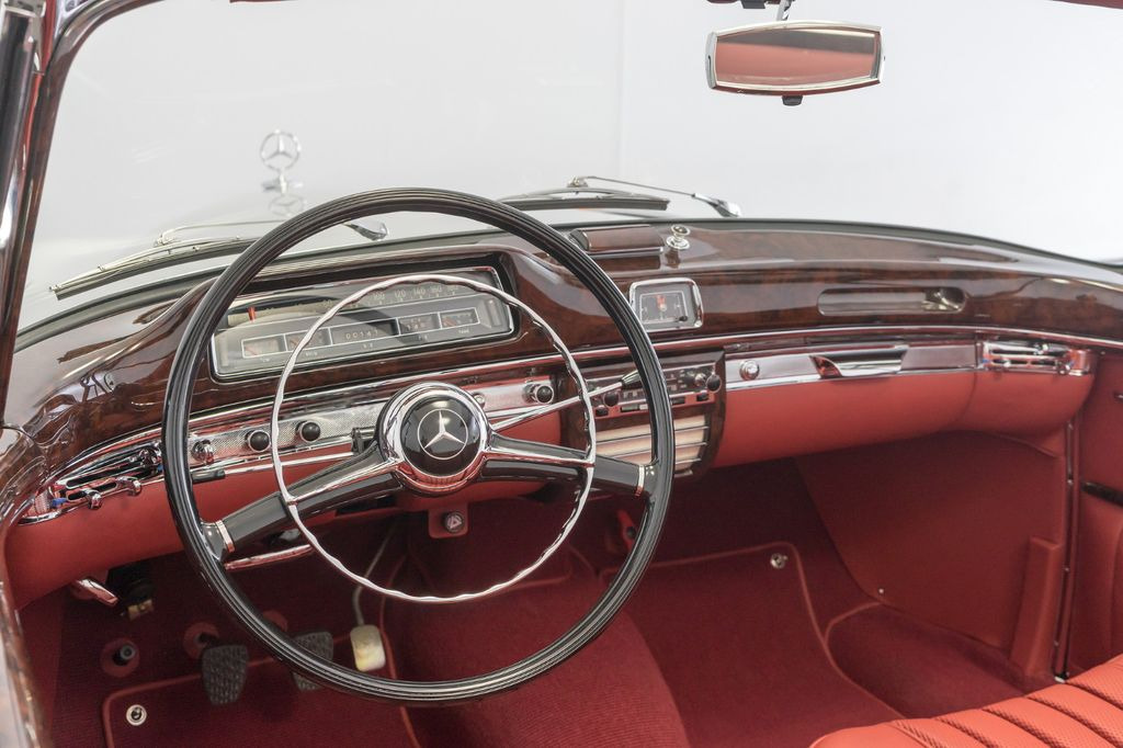 Voiture Mercedes-Benz 220 SE/Cabrio/Matching Number/ClassicData 1/Pont: photos 11