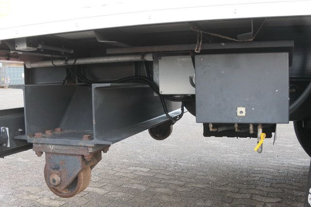 Sommer 2-Achser, elektr. Rolltor, BPW, 11.000mm lang - Semi-remorque fourgon: photos 5 Sommer 2-Achser, elektr. Rolltor, BPW, 11.000mm lang - Semi-remorque fourgon: photos 5