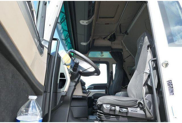 MAN 18.500 TGX 4x2, Intarder, Klima, 2x Tank,Spoiler - Tracteur routier: photos 4 MAN 18.500 TGX 4x2, Intarder, Klima, 2x Tank,Spoiler - Tracteur routier: photos 4