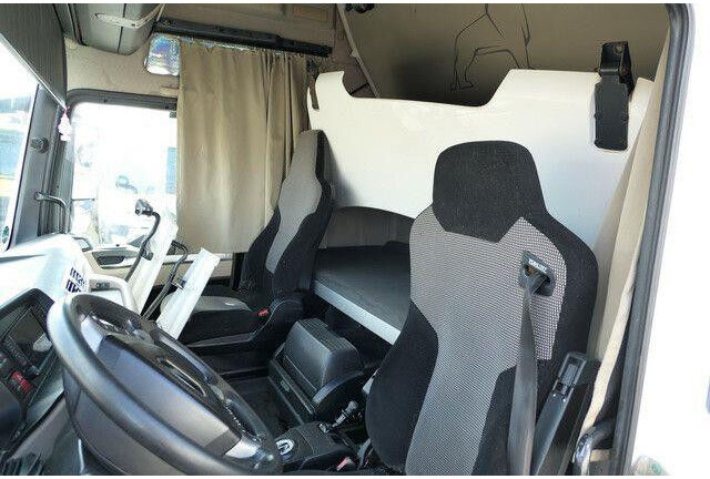 MAN 18.500 TGX 4x2, Intarder, Spoiler, Klima,2x Tank - Tracteur routier: photos 5 MAN 18.500 TGX 4x2, Intarder, Spoiler, Klima,2x Tank - Tracteur routier: photos 5