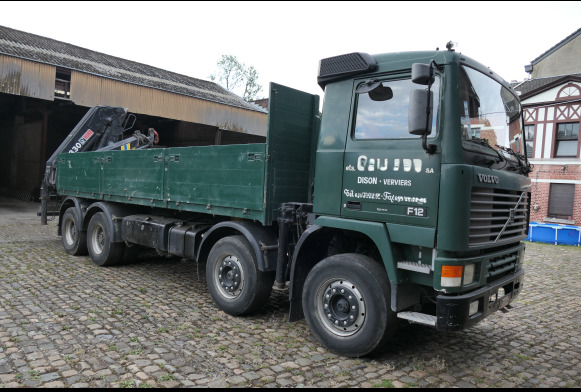 Camion plateau ridelle avec grue auxiliaire Volvo F12 (1994-64.040 km-VIN:YV2H5A7G6RA225775) - Camion plateau, Camion grue: photos 2 Camion plateau ridelle avec grue auxiliaire Volvo F12 (1994-64.040 km-VIN:YV2H5A7G6RA225775) - Camion plateau, Camion grue: photos 2