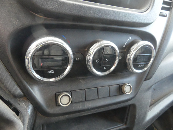 Fourgon utilitaire Camionnette Iveco Daily (2016-134.234 km): photos 9
