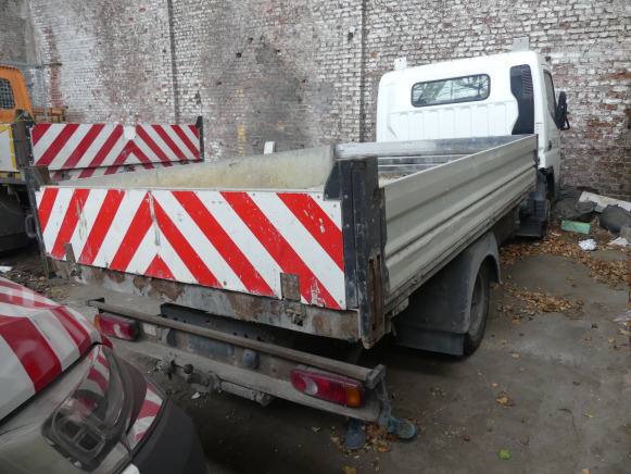 Camionnette tri-benne basculante Mitsubishi Canter (2009-121.930 km) - Camion benne: photos 3 Camionnette tri-benne basculante Mitsubishi Canter (2009-121.930 km) - Camion benne: photos 3