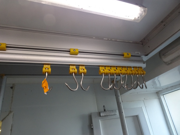 Penderie - rails inox - Machine agroalimentaire: photos 1 Penderie - rails inox - Machine agroalimentaire: photos 1