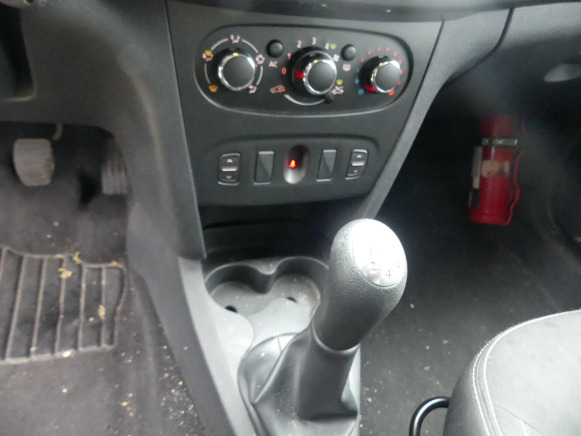 REF:19514 - Voiture Dacia Logan (2013-106.372 km) (VIN:UU14SDAG350005502) - Voiture: photos 5 REF:19514 - Voiture Dacia Logan (2013-106.372 km) (VIN:UU14SDAG350005502) - Voiture: photos 5