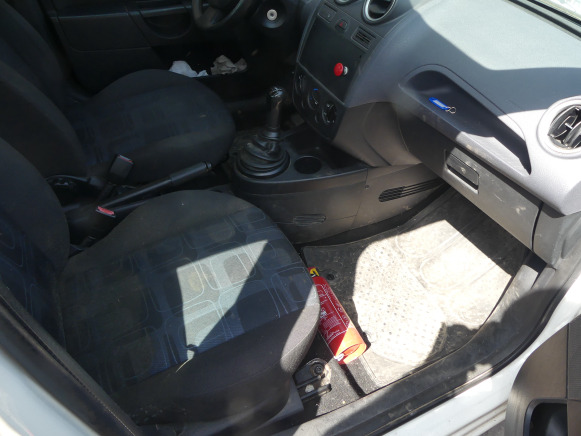 Voiture Ford FIESTA (2006-110.830 km) - SUV: photos 5 Voiture Ford FIESTA (2006-110.830 km) - SUV: photos 5