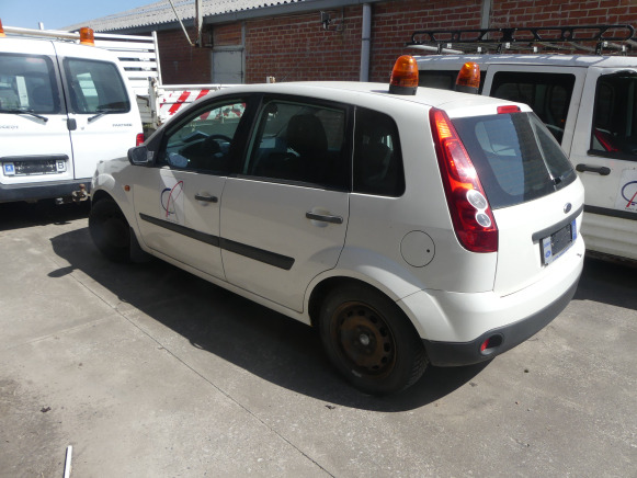 Voiture Ford FIESTA (2006-110.830 km) - SUV: photos 2 Voiture Ford FIESTA (2006-110.830 km) - SUV: photos 2
