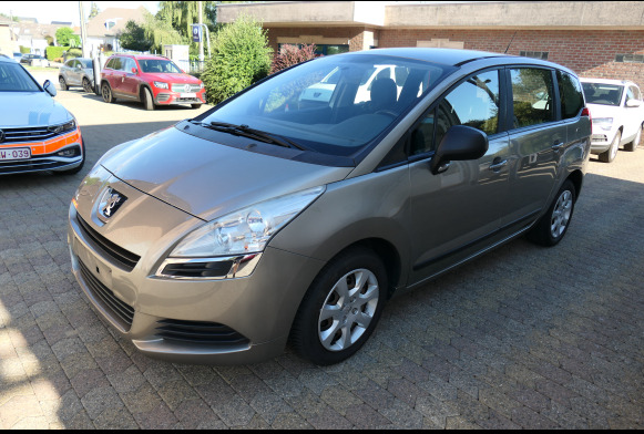 Voiture Peugeot 5008 (2013-165.686 km) - Voiture: photos 1 Voiture Peugeot 5008 (2013-165.686 km) - Voiture: photos 1